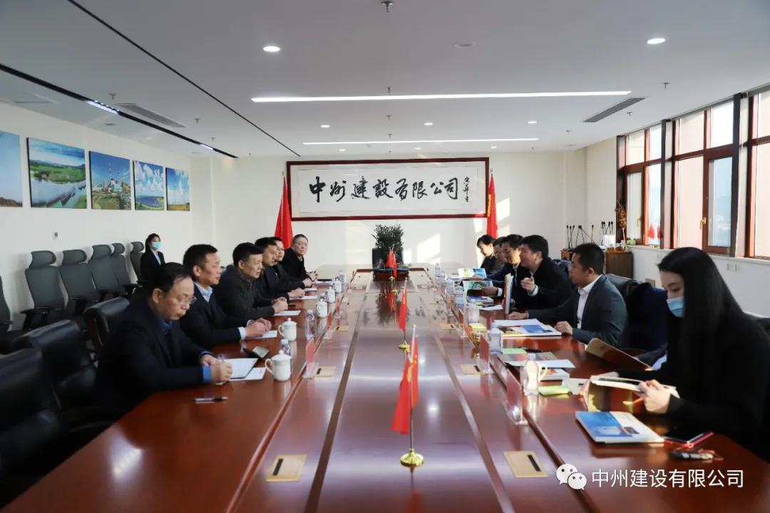 大唐河南清潔能源有限責(zé)任公司總經(jīng)理王永民、金風(fēng)科技集團國內(nèi)營銷中心副總經(jīng)理韓明剛一行到我司參觀考察